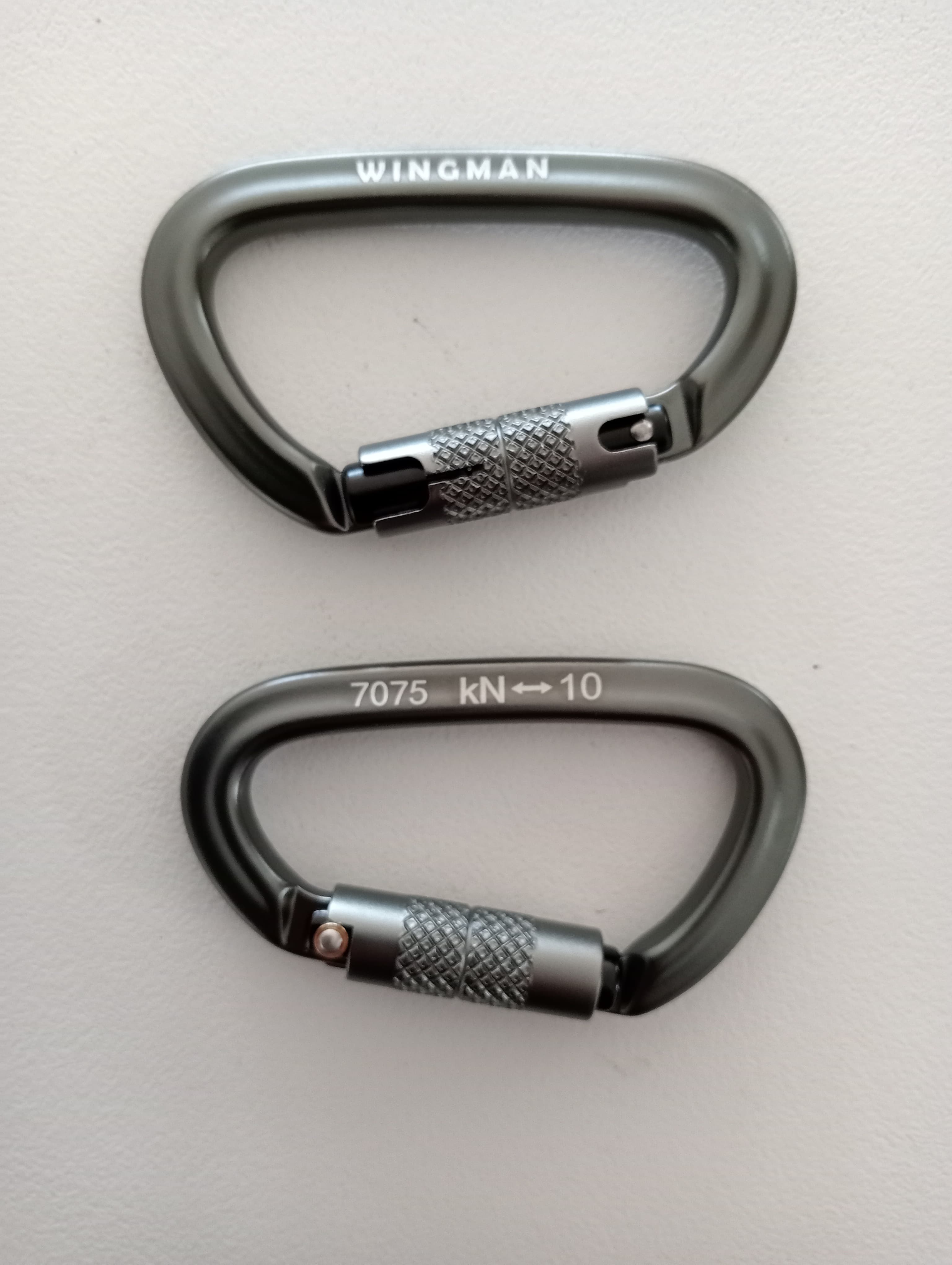 Wingman Pair of carabiners_1